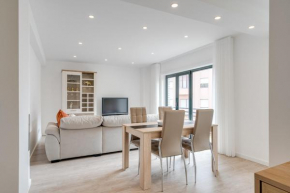 Host Wise - Bright Seaside Flat